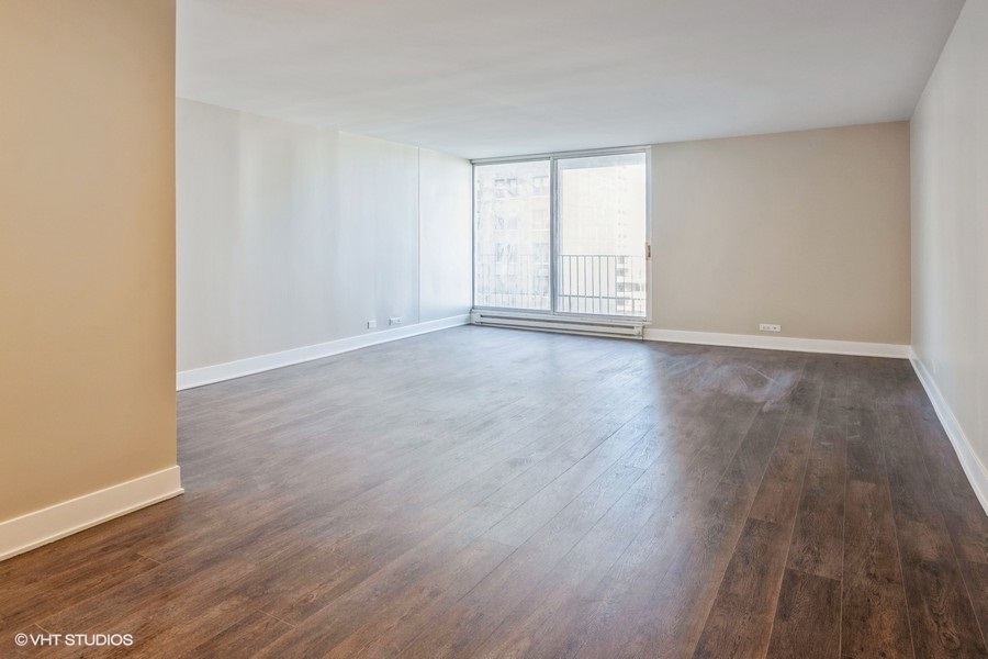 6033 North Sheridan Road, Unit 5D Chicago, IL 60660 - Photo 4 of 11 a view of an empty room and wooden floor