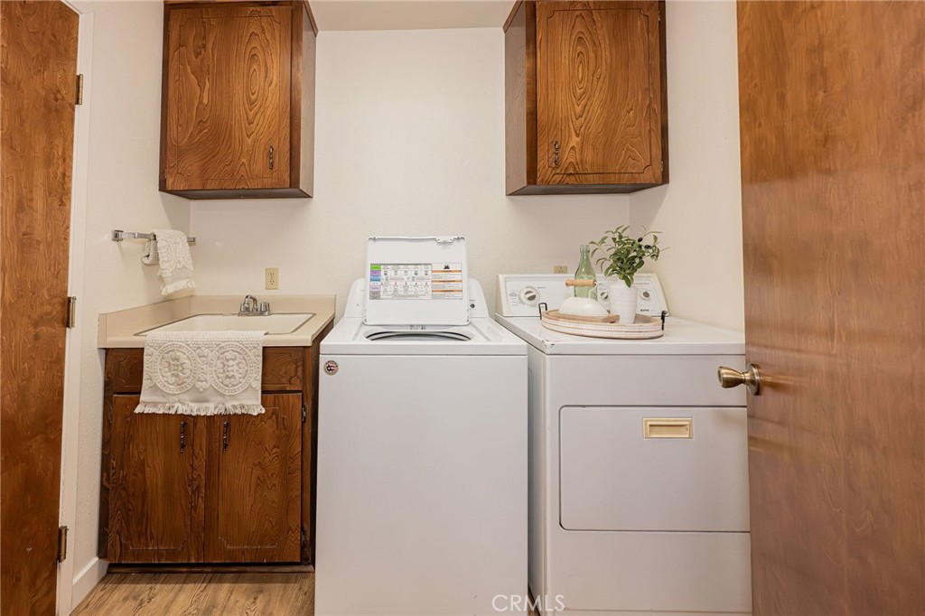 329 Byron Way Orland, CA 95963 - Photo 19 of 35 a utility room with dryer and washer