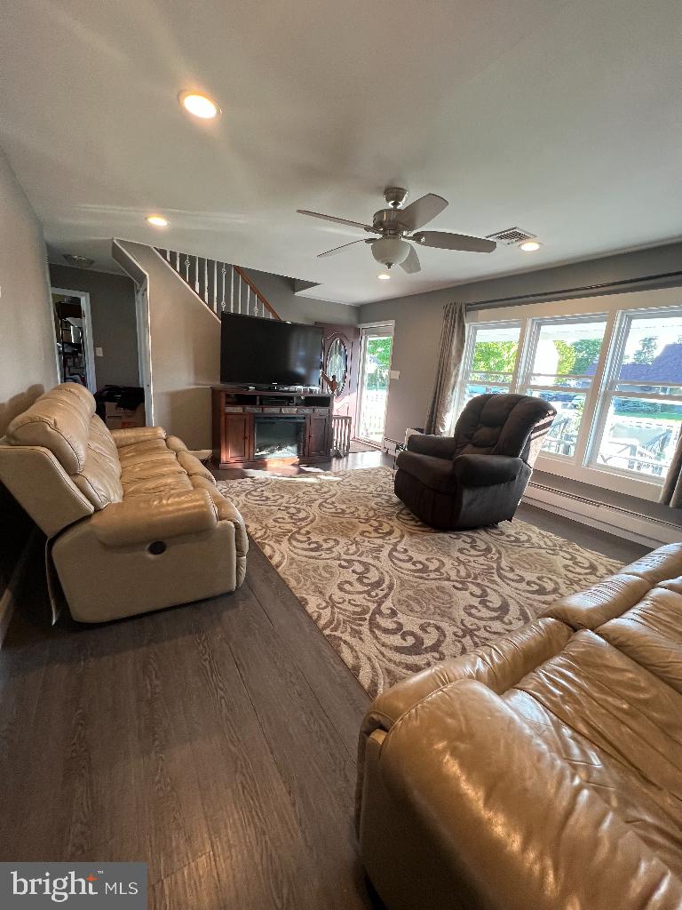10 Quakeroak Road Levittown, PA 19057 - Photo 5 of 22 Gallery Image 5