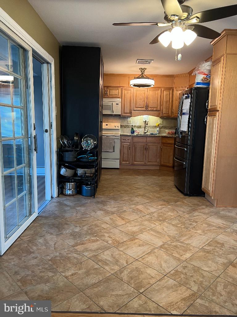 10 Quakeroak Road Levittown, PA 19057 - Photo 8 of 22 Gallery Image 8