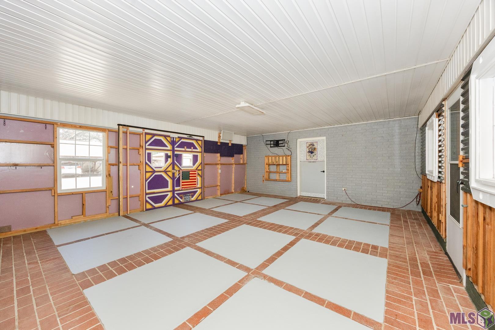 13614 Calcasieu Avenue Baton Rouge, LA 70818 - Photo 14 of 23 Enclosed Garage