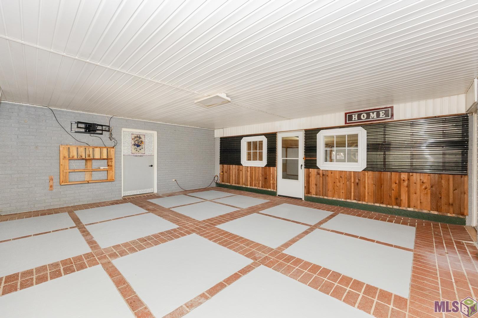 13614 Calcasieu Avenue Baton Rouge, LA 70818 - Photo 15 of 23 Enclosed Garage