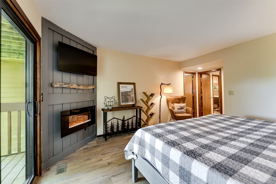 122 Emerald Ridge Road, Unit 45 Sapphire, NC 28774 - Photo 27 of 46 Main bedroom lower level
