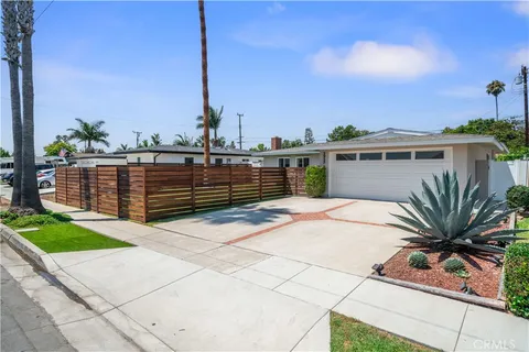 a view of a terrace with sky view