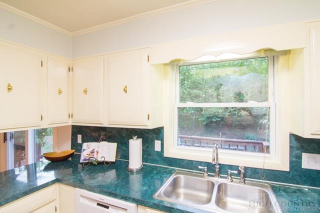 182 Lynn Hill Road Boone, NC 28607 - Photo 8 of 45 Gallery Image 8
