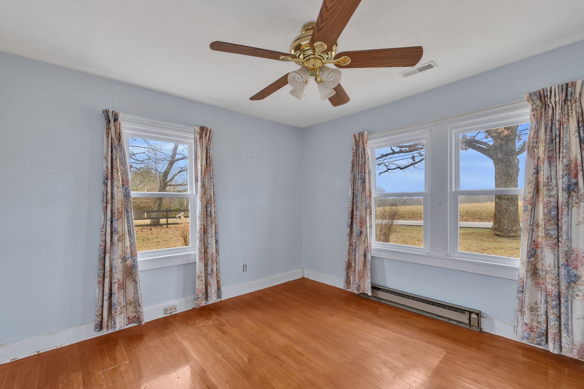 7203 Old Franklin Road Fairview, TN 37062 - Photo 23 of 43 a view of an empty room with a window
