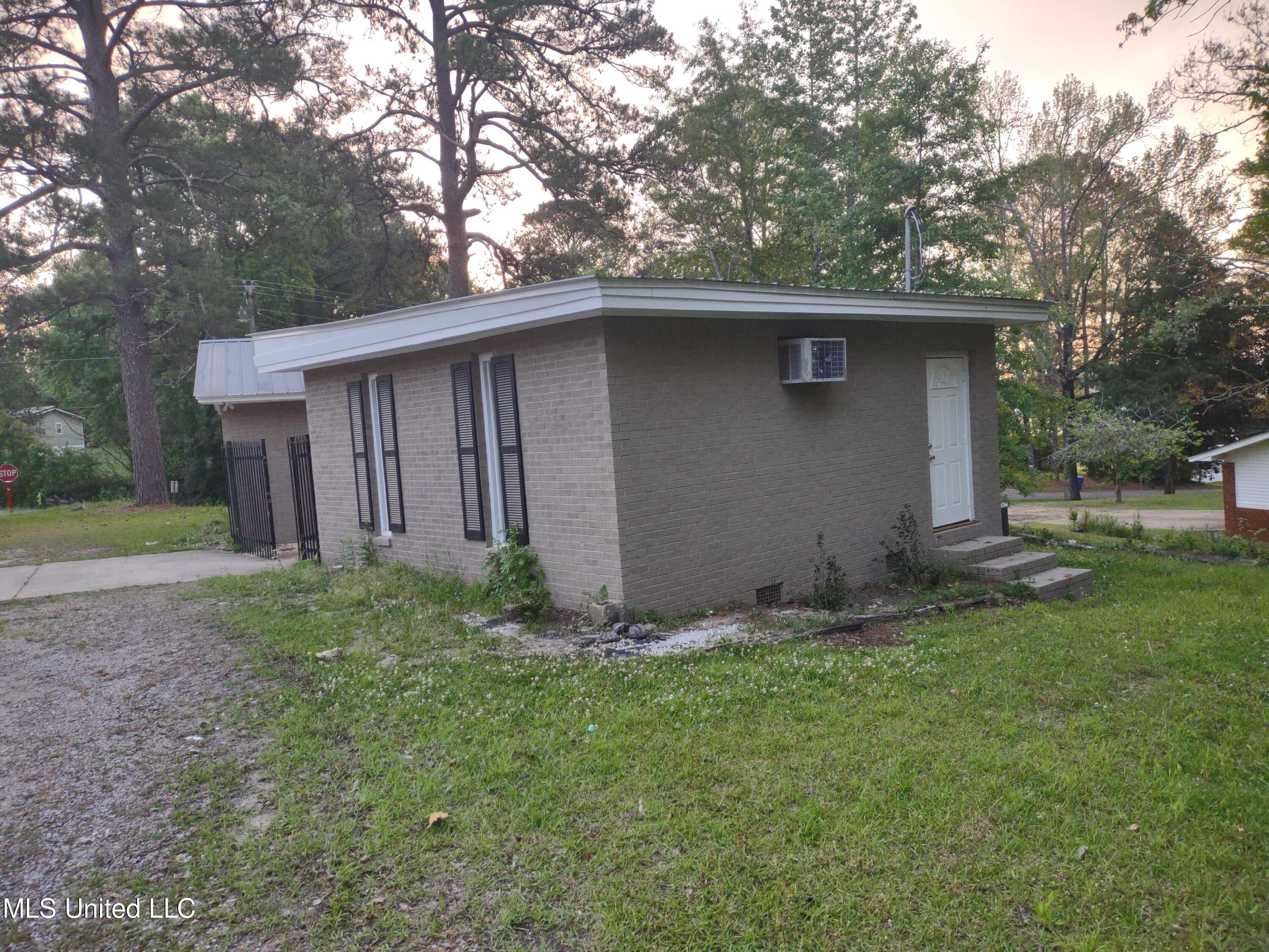 9209 Morgan Road Meridian, MS 39307 - Photo 2 of 12 5