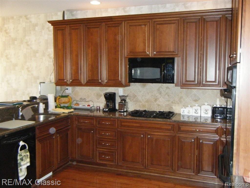 24829 Reeds Pointe Drive, Unit 25 Novi, MI 48374 - Photo 2 of 22 DSCF7303.JPG