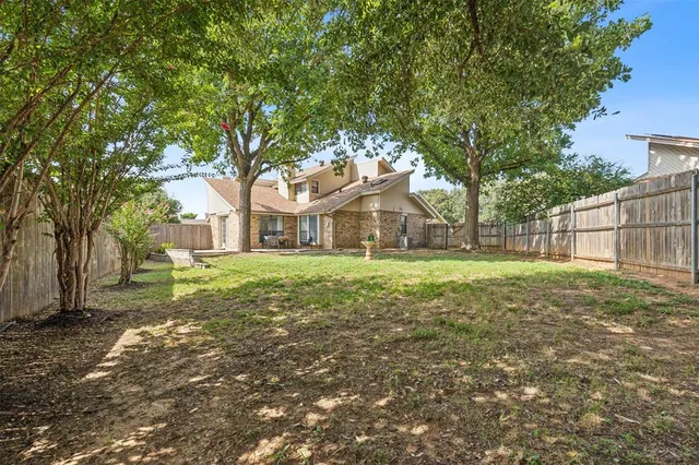 a view of house with backyard