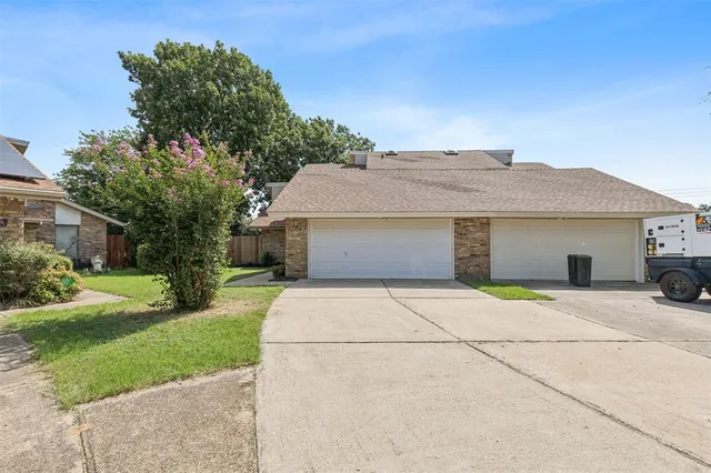 a front view of house with yard