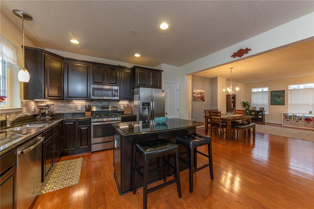 29 Truman Circle McKees Rocks, PA 15136 - Photo 8 of 24