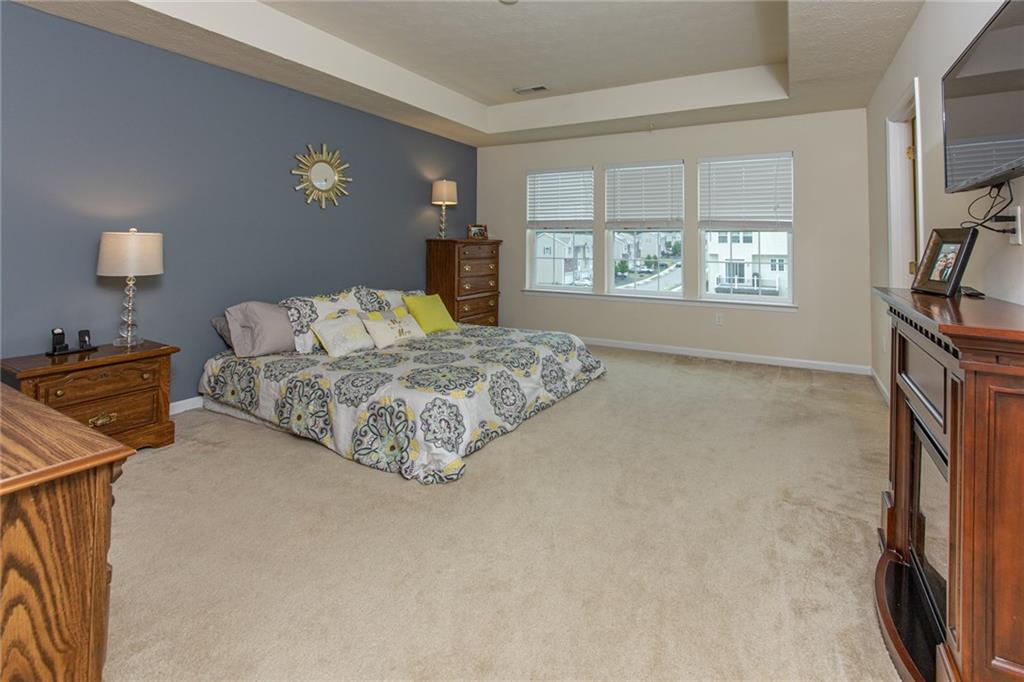 29 Truman Circle McKees Rocks, PA 15136 - Photo 10 of 24 Spacious master suite with a tray ceiling