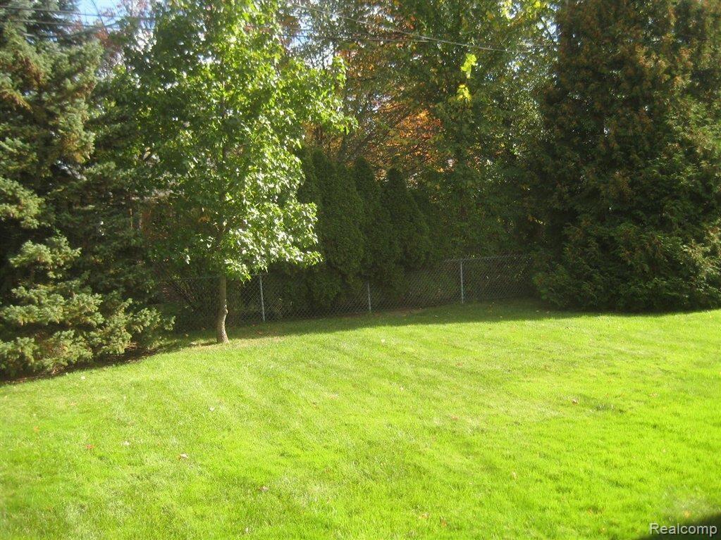 466 Lexington Road Grosse Pointe, MI 48236 - Photo 16 of 16 024.JPG