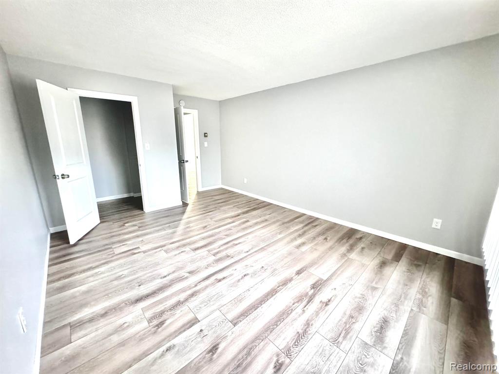 1254 East West Maple Road, Unit 5 Walled Lake, MI 48390 - Photo 6 of 11