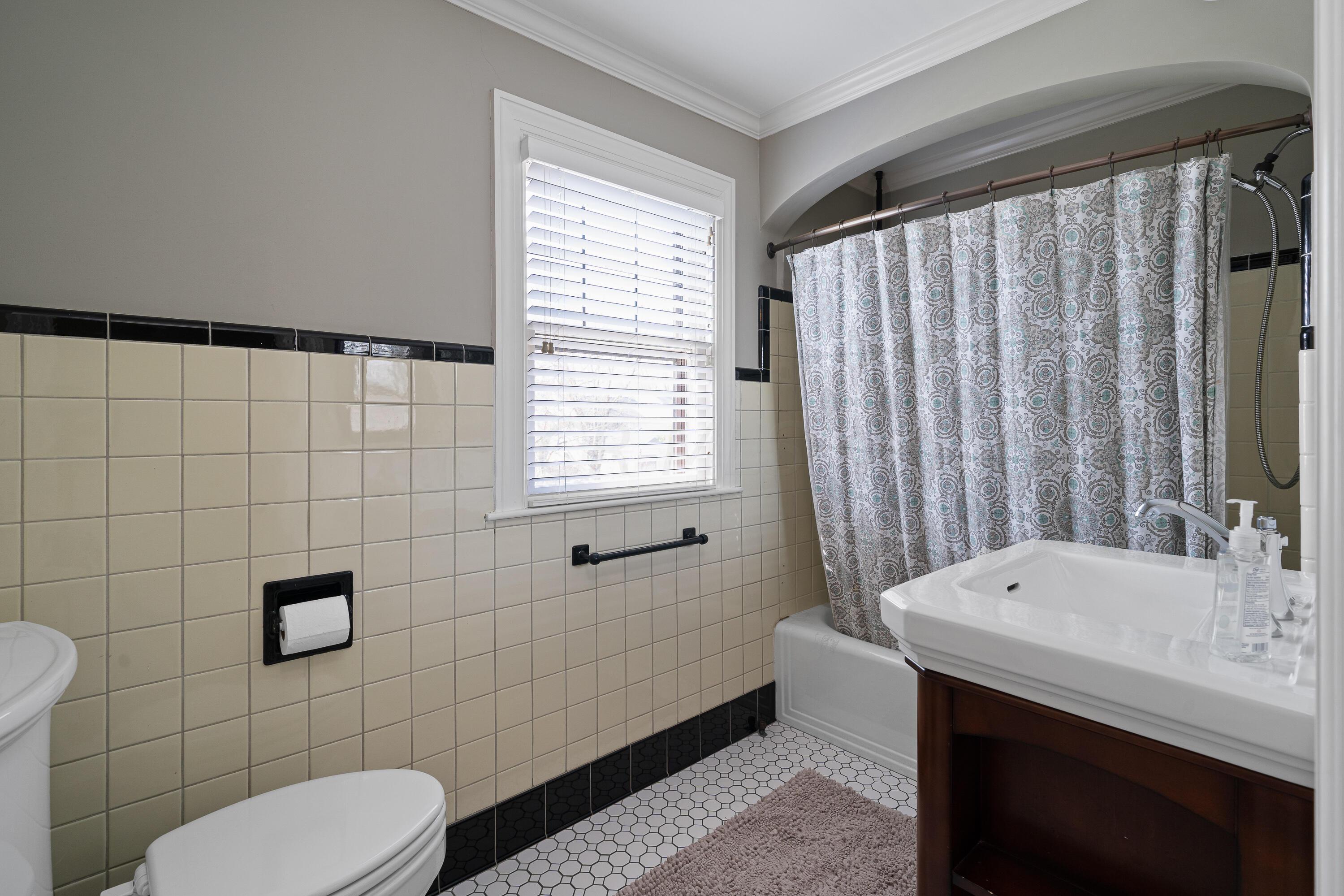 1723 Cardiff Road Columbus, OH 43221 - Photo 19 of 36 Gallery Image 19