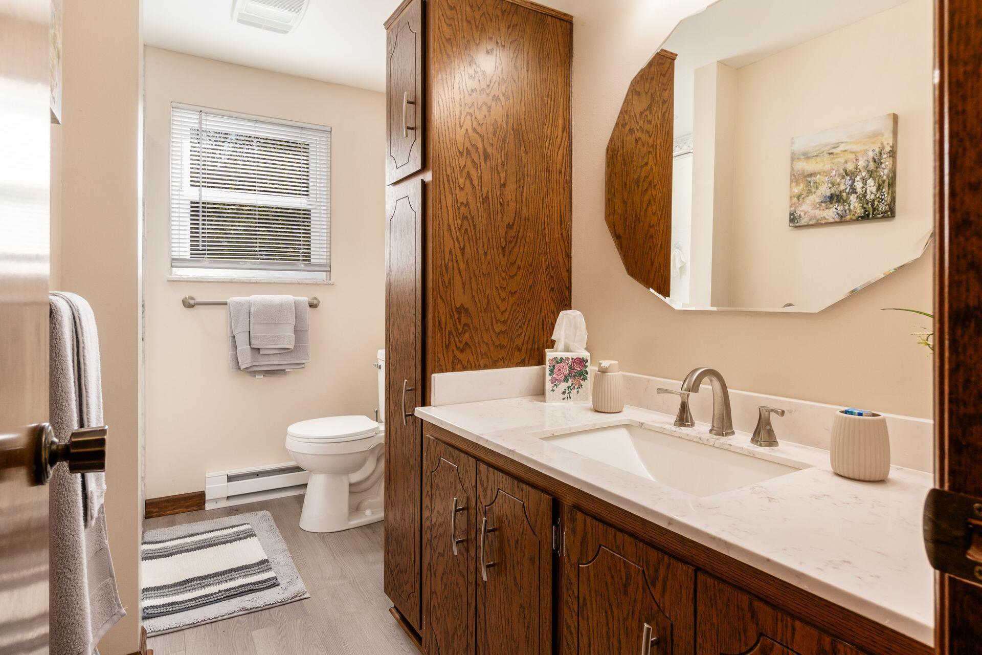 1200 Spring Valley Road London, OH 43140 - Photo 22 of 32 Upper level bath