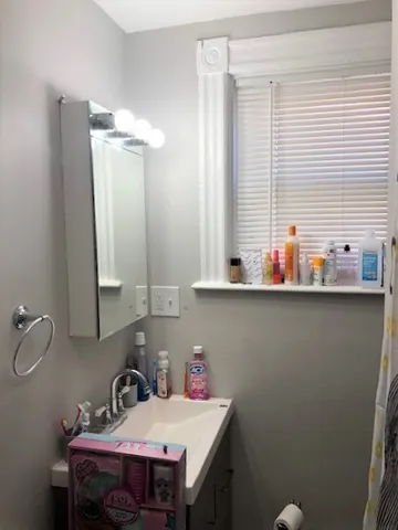 $1,800 | 286 Glenwood Avenue, Unit 2, Pawtucket, RI 02860