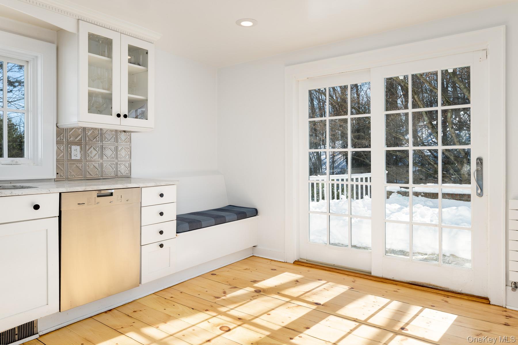 291 Roaring Brook Road Chappaqua, NY 10514 - Photo 10 of 31