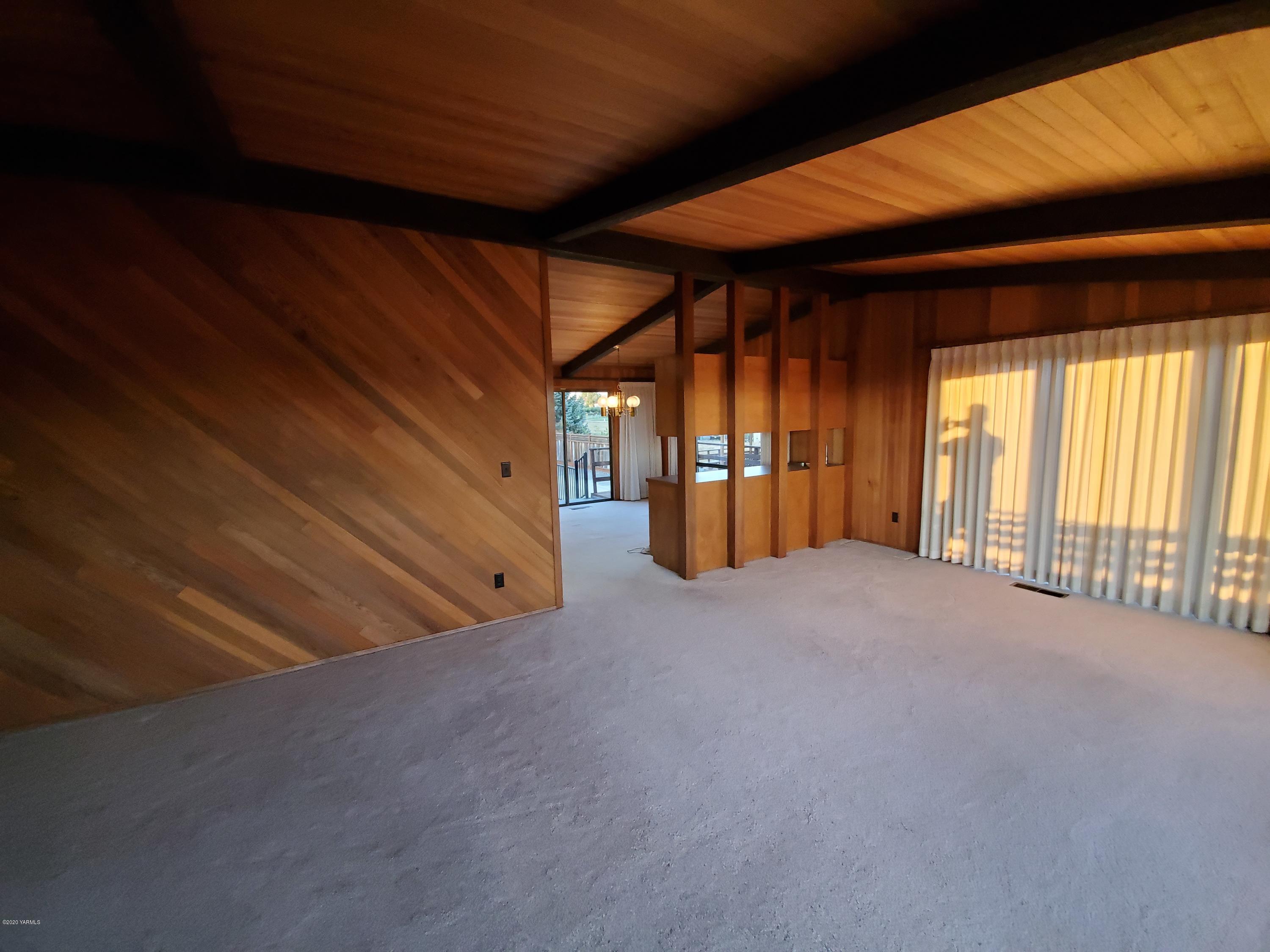 480 Pomona Heights Road Yakima, WA 98901 - Photo 19 of 39 a view of an empty room with a window