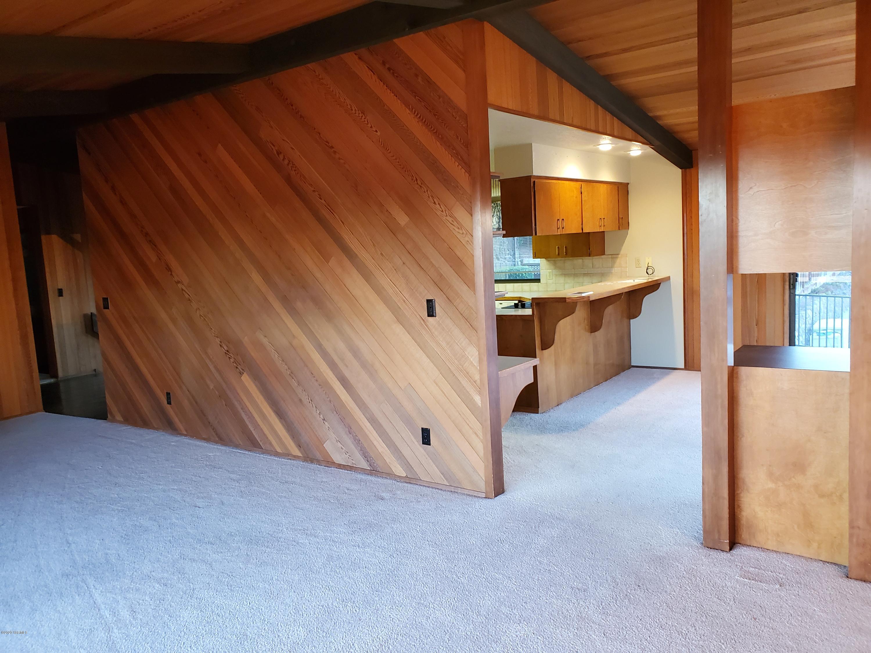 480 Pomona Heights Road Yakima, WA 98901 - Photo 20 of 39 a view of an empty room with a fireplace
