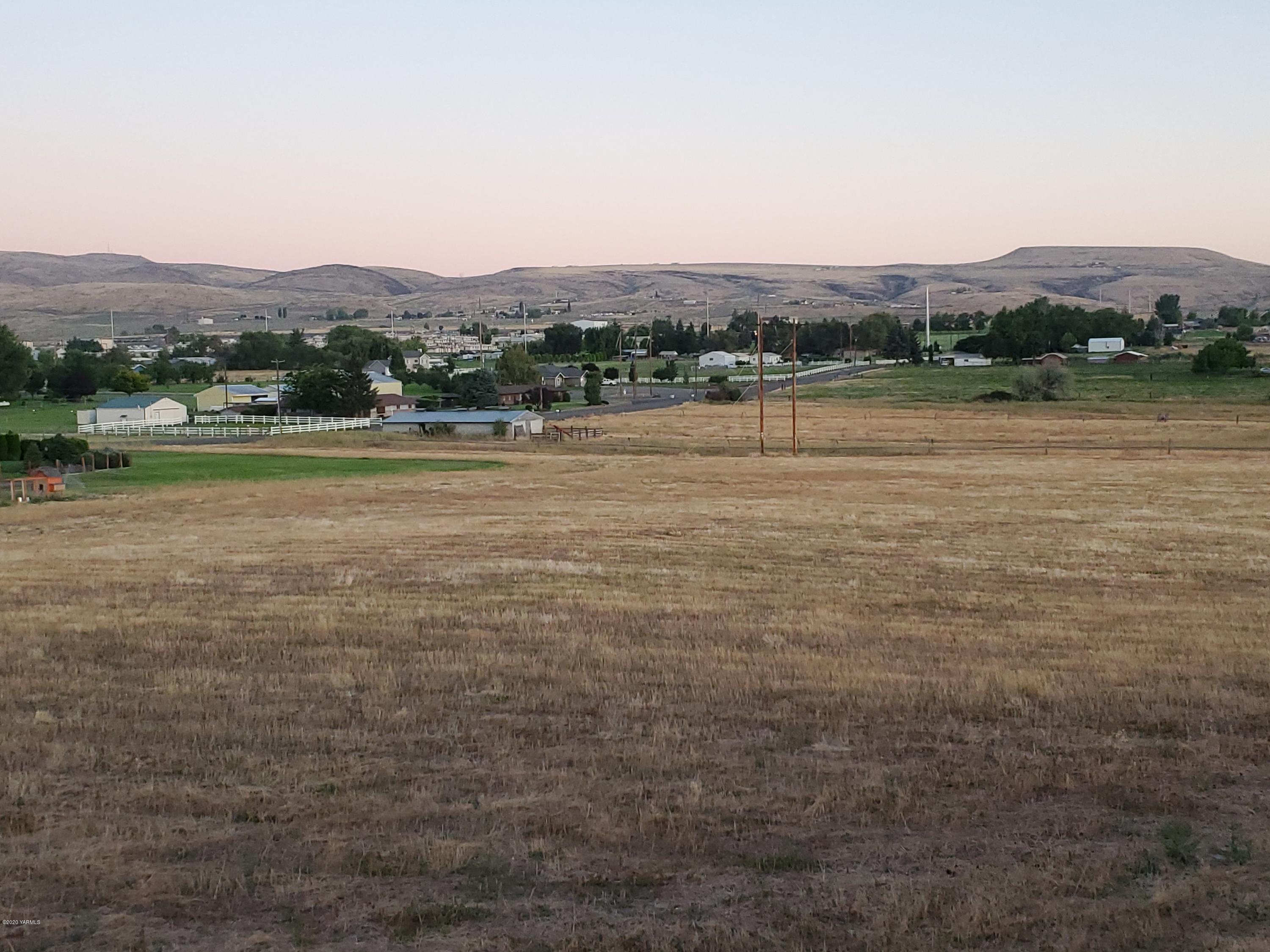 480 Pomona Heights Road Yakima, WA 98901 - Photo 31 of 39 a view of lake with mountain
