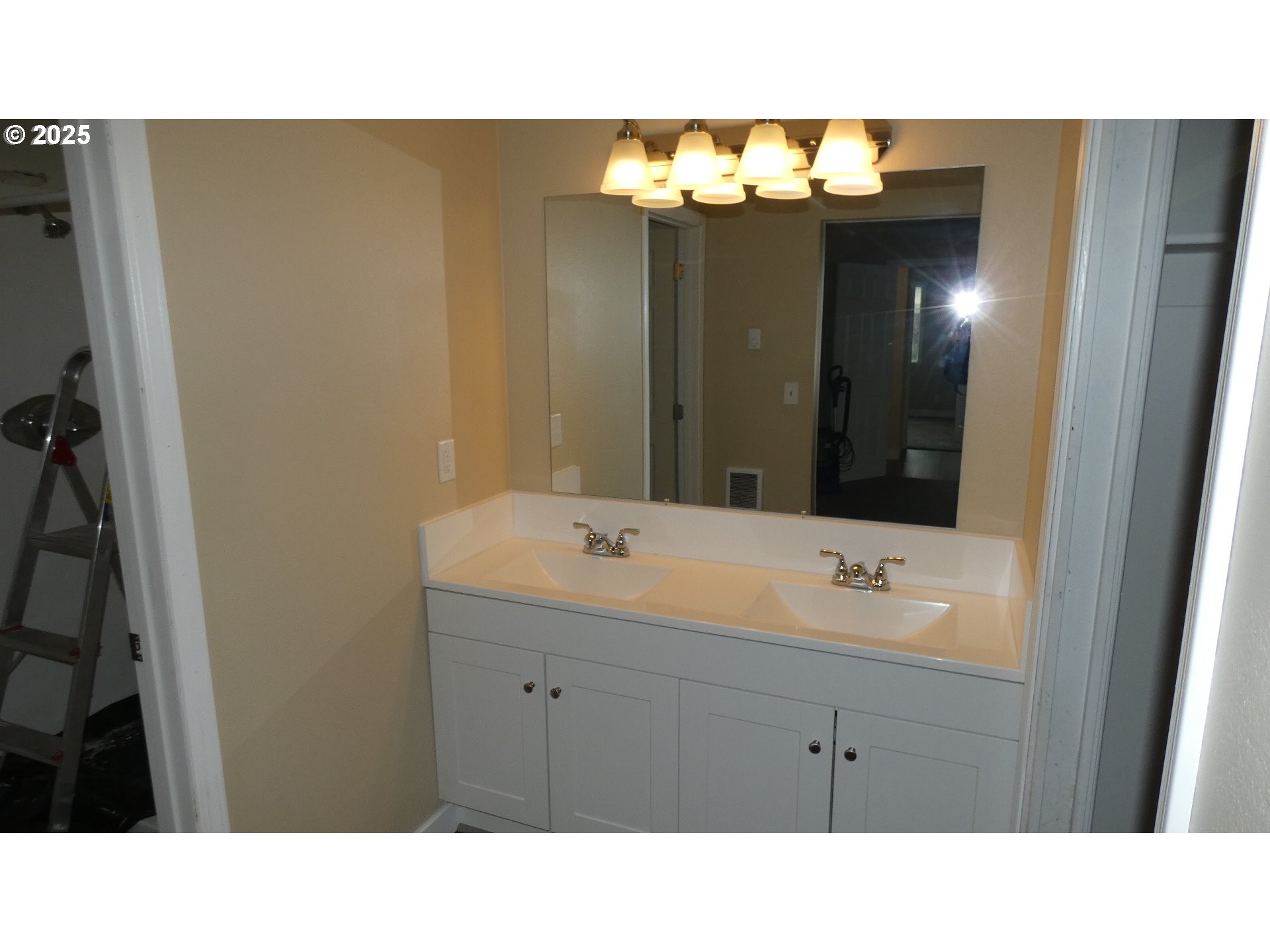 1123 E Street Independence, OR 97351 - Photo 7 of 10