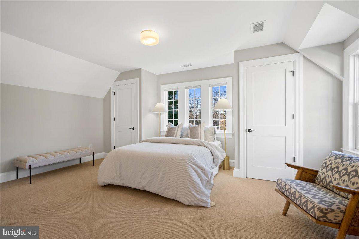 3213 Foxhall Road Northwest Washington, DC 20016 - Photo 23 of 35