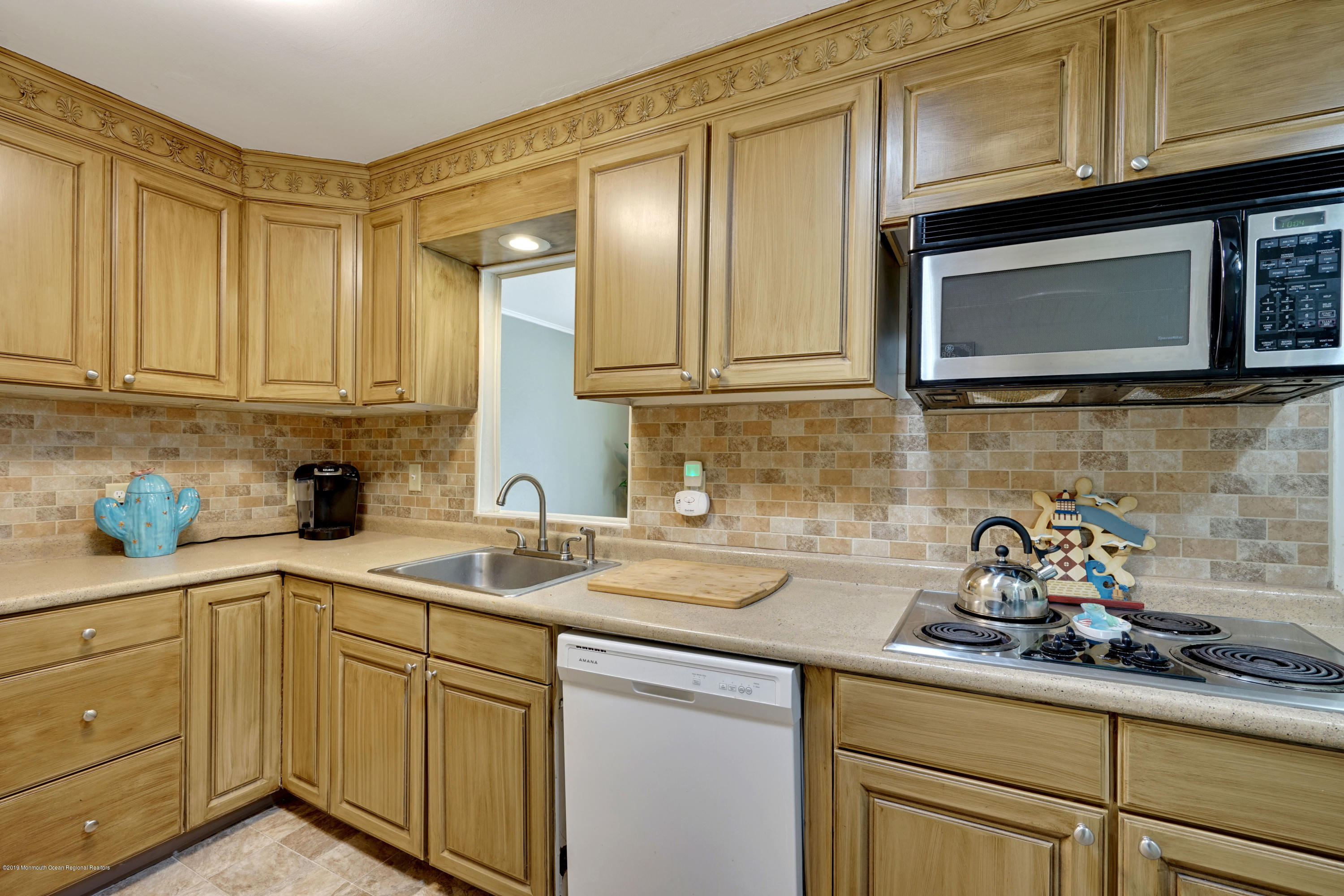 13 Redwood Road Howell, NJ 07731 - Photo 7 of 37 014_dsc09353-dsc09357