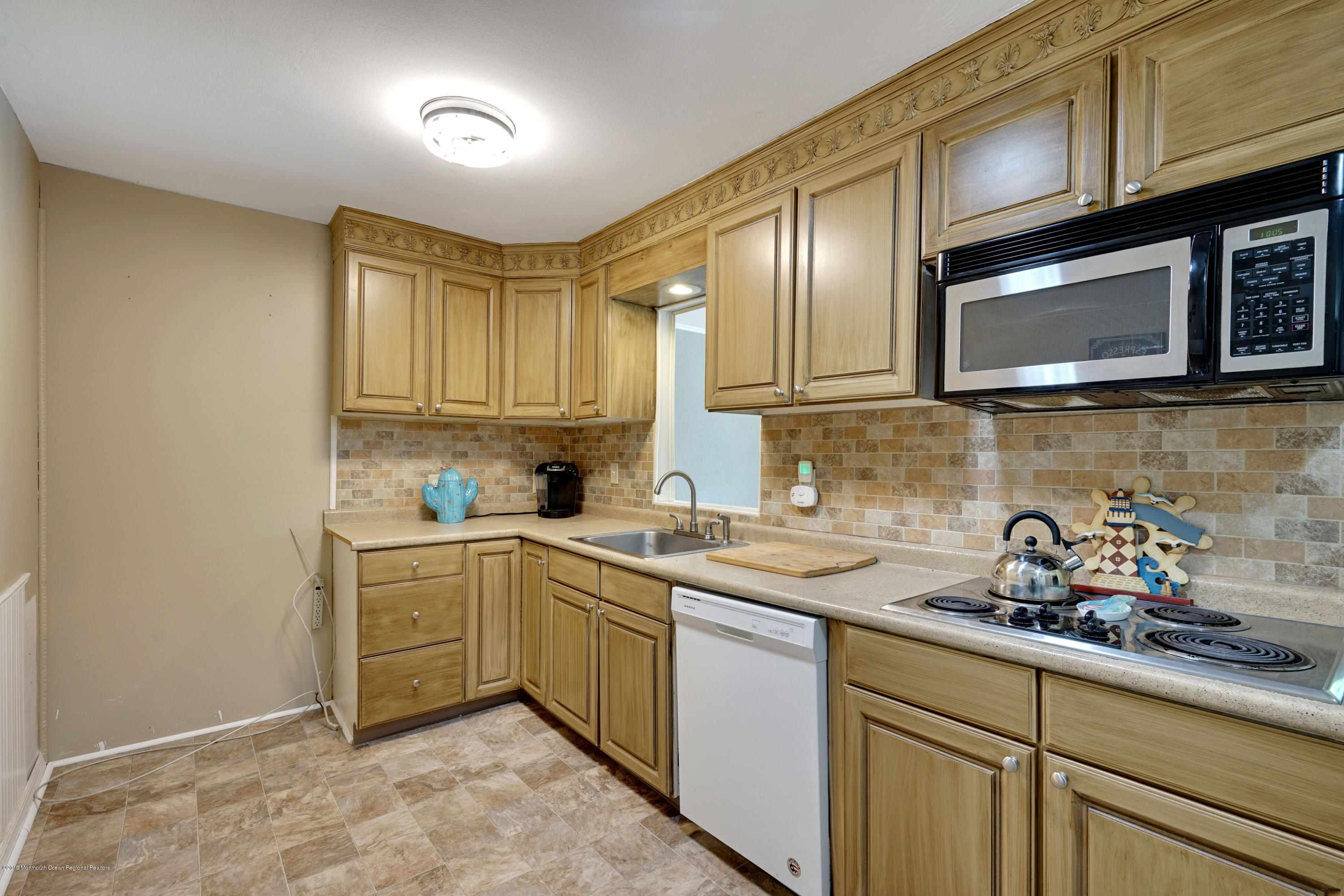 13 Redwood Road Howell, NJ 07731 - Photo 8 of 37 015_dsc09363-dsc09367