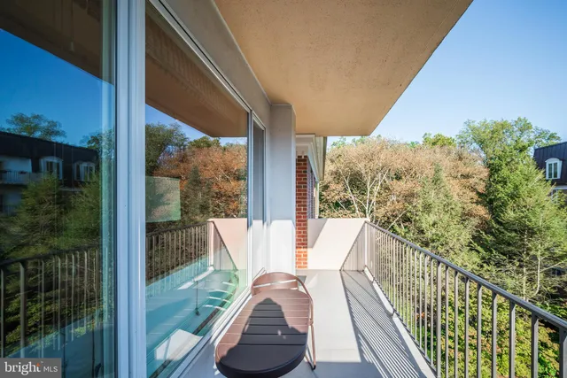 $915,000 | 8101 Connecticut Avenue, Unit C610, Chevy Chase, MD 20815