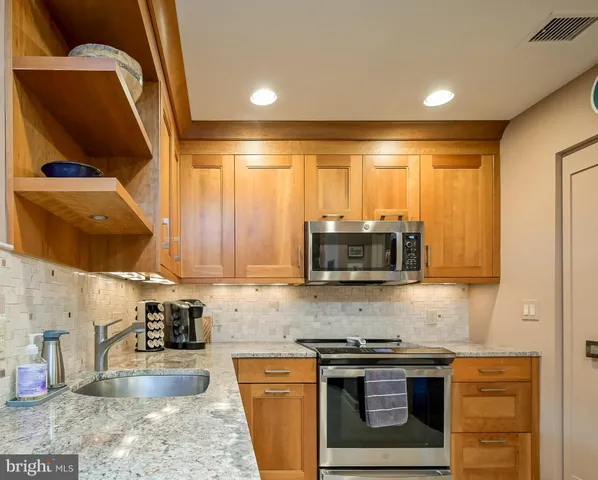 $915,000 | 8101 Connecticut Avenue, Unit C610, Chevy Chase, MD 20815