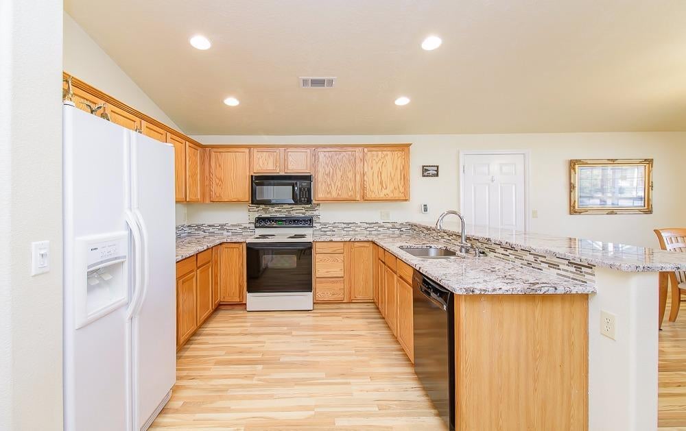 977 Ridgeview Drive Eagle Point, OR 97524 - Photo 7 of 26 Additional Photo