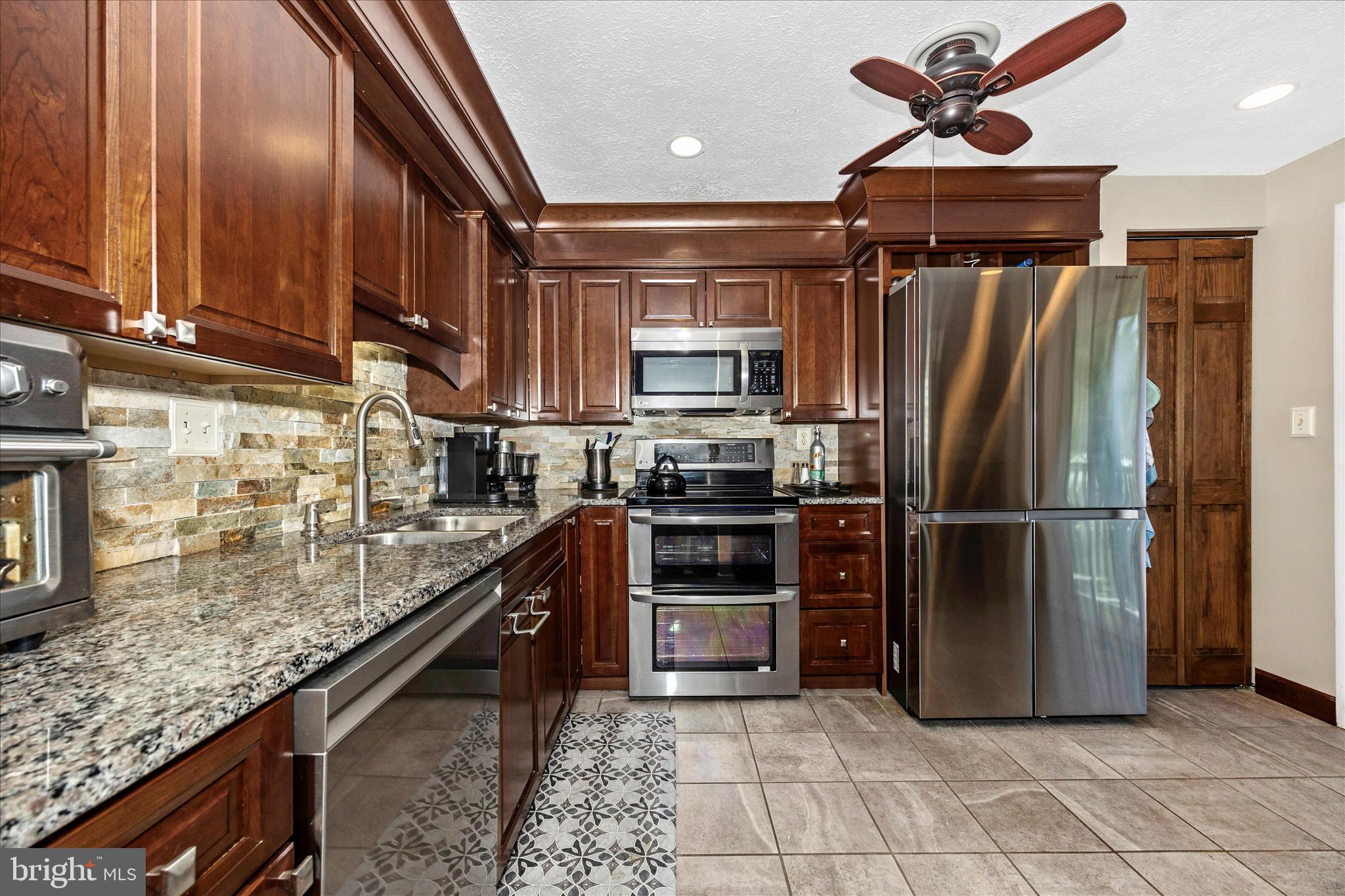 6611 Haydown Court Frederick, MD 21703 - Photo 5 of 33 Kitchen