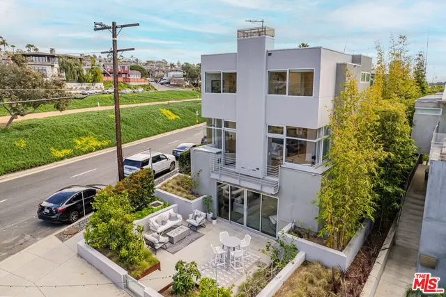 $20,000 | 532 6th Street, Manhattan Beach, CA 90266