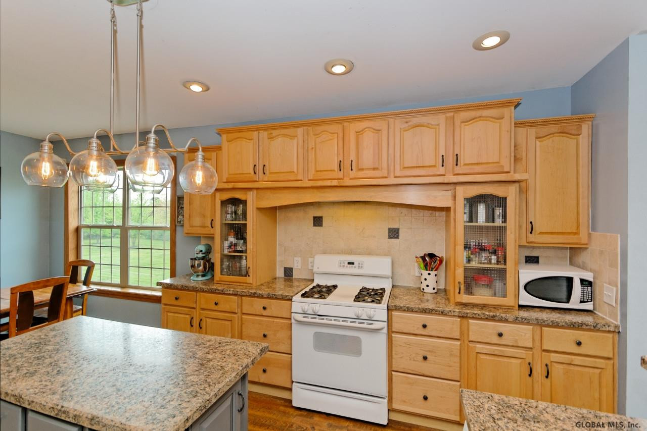 44 A Colonial Road Stillwater, NY 12170 - Photo 2 of 29 Photo 3