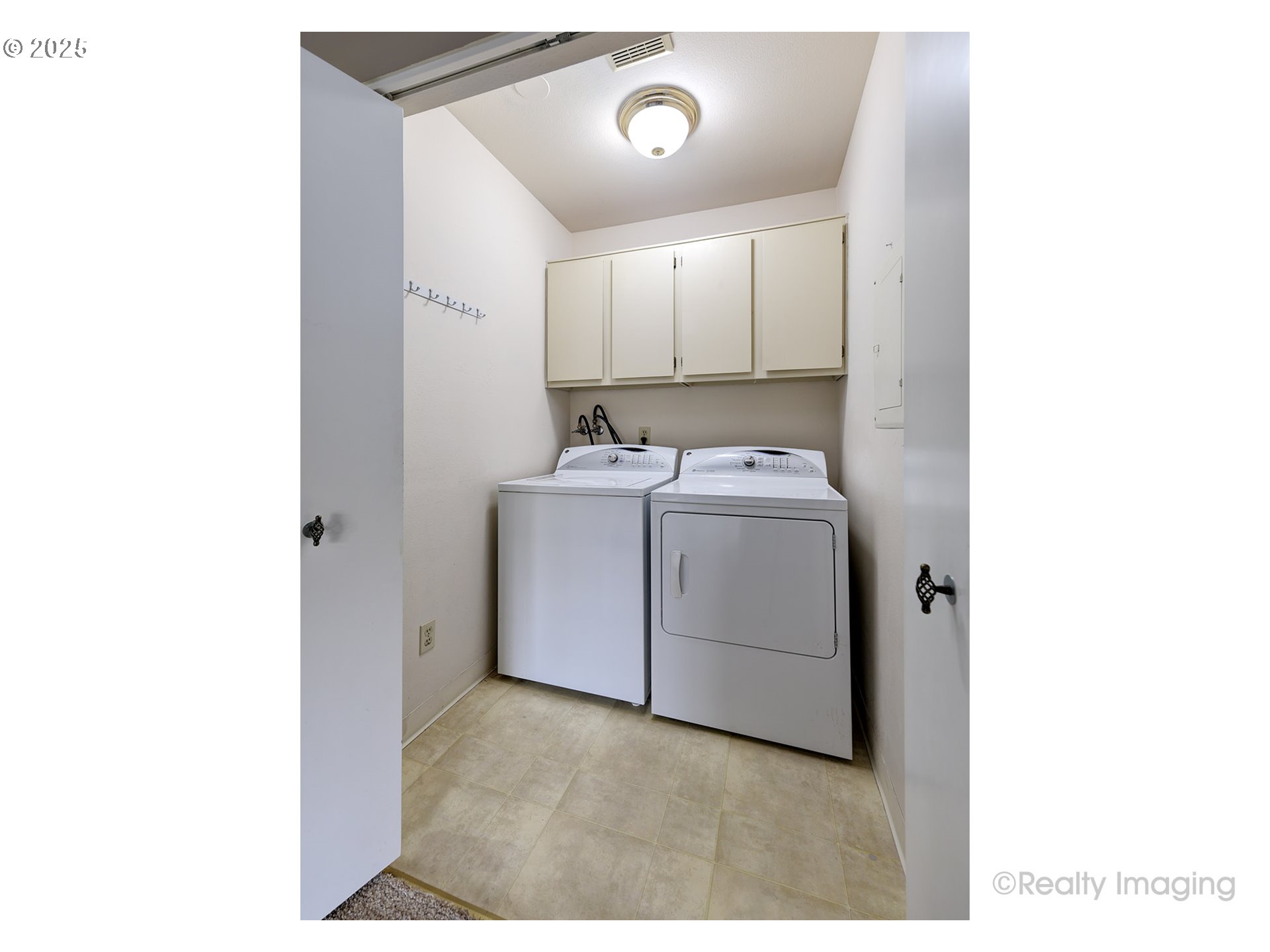 13775 Southwest Scholls Ferry Road, Unit 205 Beaverton, OR 97008 - Photo 15 of 33 Laundry