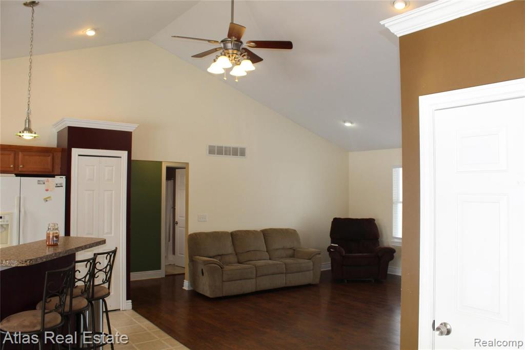 5430 East Carpenter Road Flint, MI 48506 - Photo 12 of 37