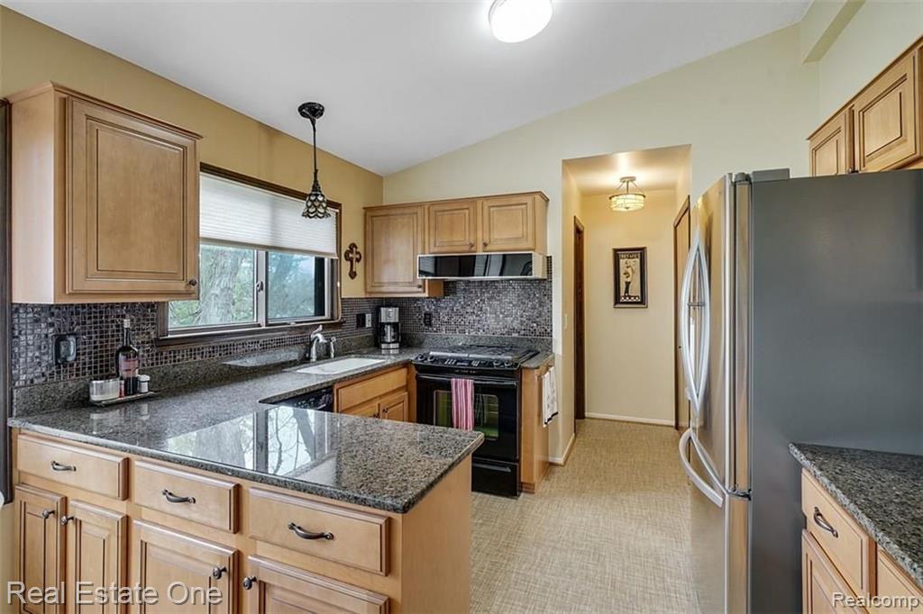 108 Shagbark Drive Rochester Hills, MI 48309 - Photo 12 of 30