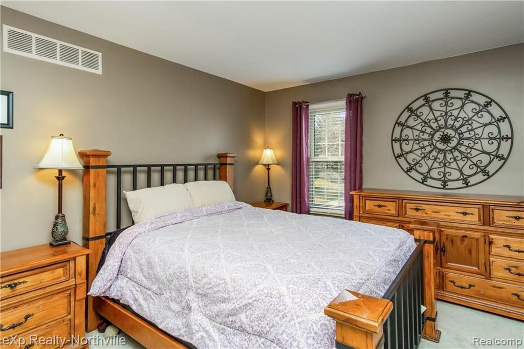 28122 Yorktown Road Farmington Hills, MI 48331 - Photo 13 of 15