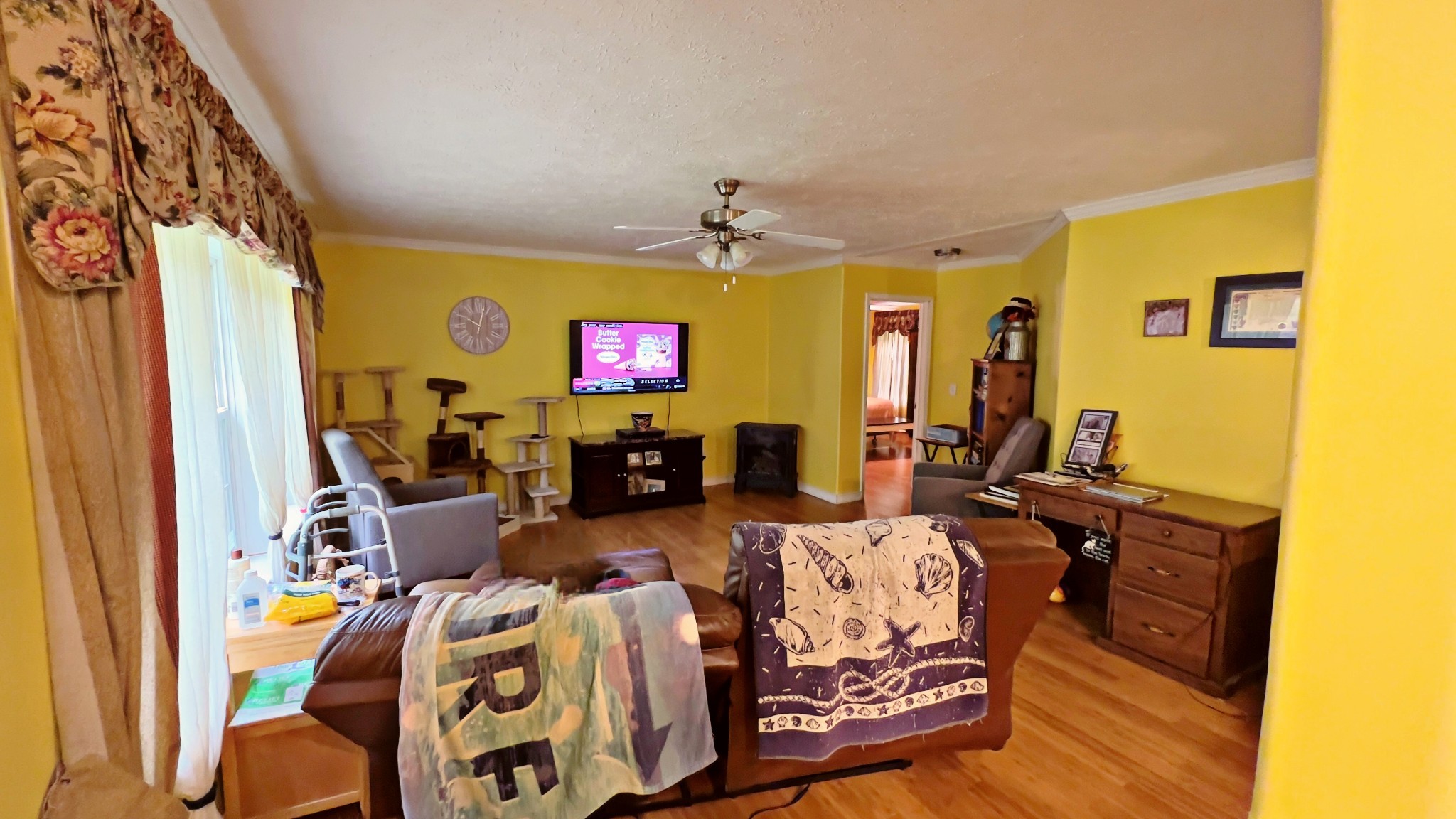 4027 Forrest Hill Road Bolivar, TN 38008 - Photo 13 of 32 a view of a livingroom with workspace and a window