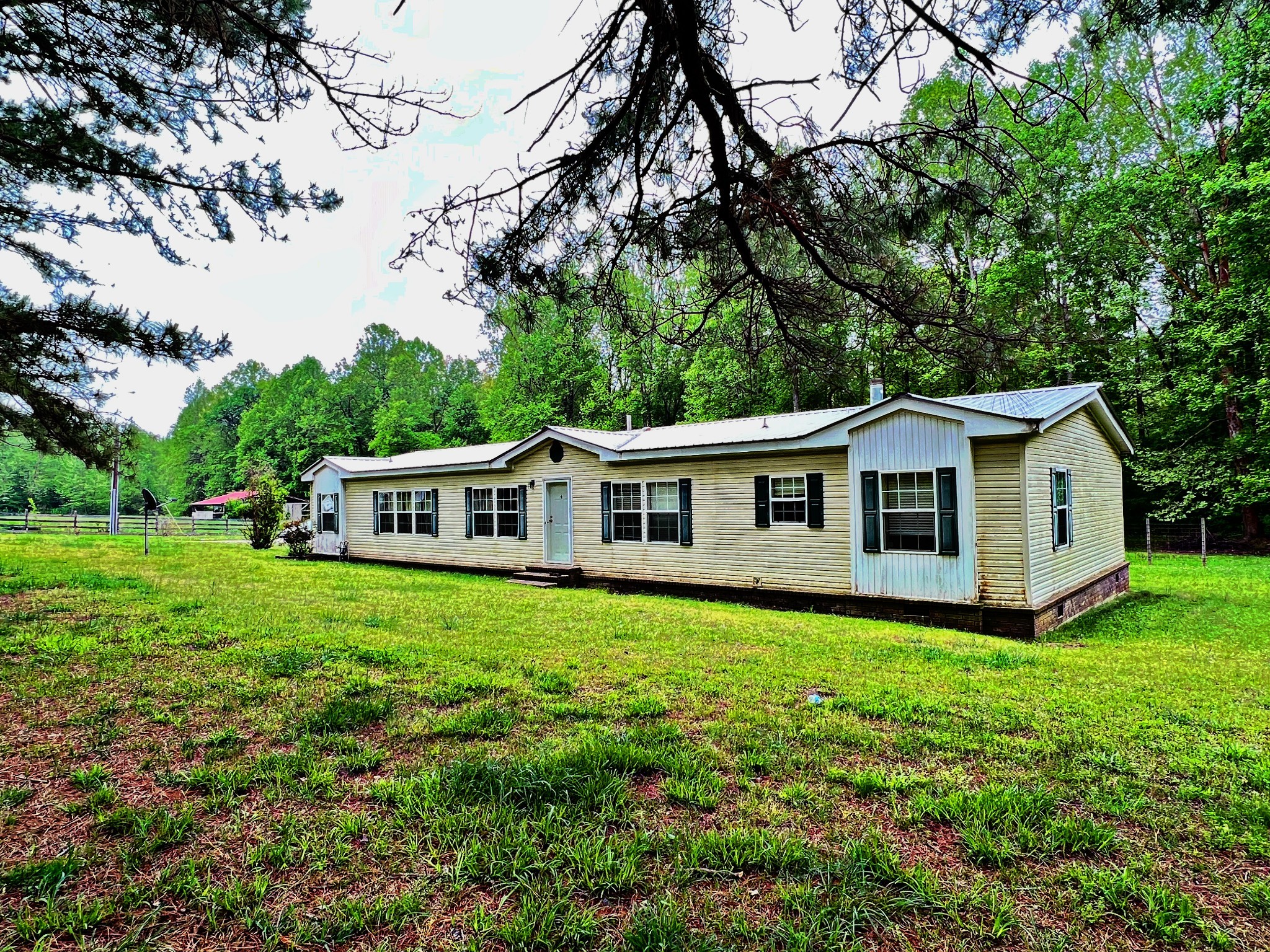 4027 Forrest Hill Road Bolivar, TN 38008 - Photo 6 of 32 a front view of a house with garden