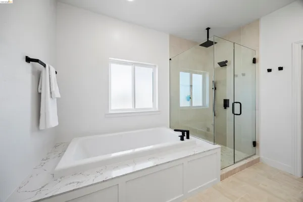 a spacious en suite bathroom with double sink and a mirror
