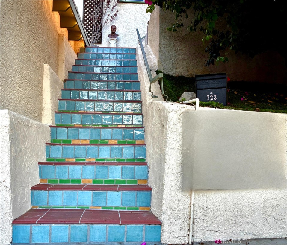 723 Isabel Street Los Angeles, CA 90065 - Photo 3 of 39