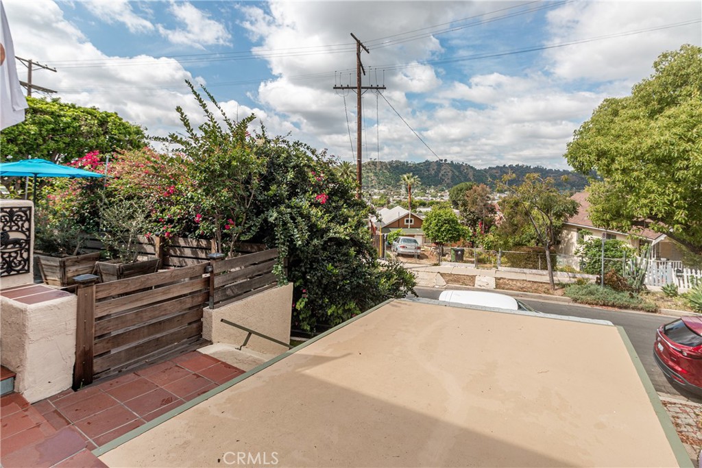 723 Isabel Street Los Angeles, CA 90065 - Photo 7 of 39