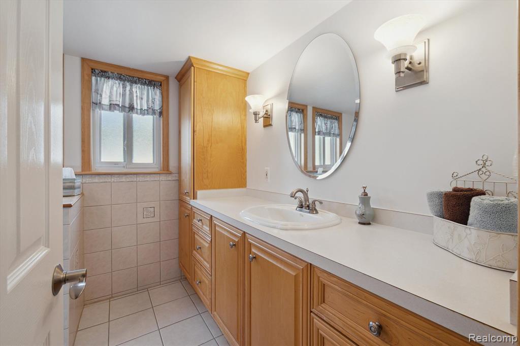 2697 Rhodes Drive Troy, MI 48083 - Photo 26 of 45 Gallery Image 26