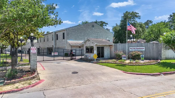 $1,500 | 17659 Red Oak Drive, Unit 7659, Houston, TX 77090