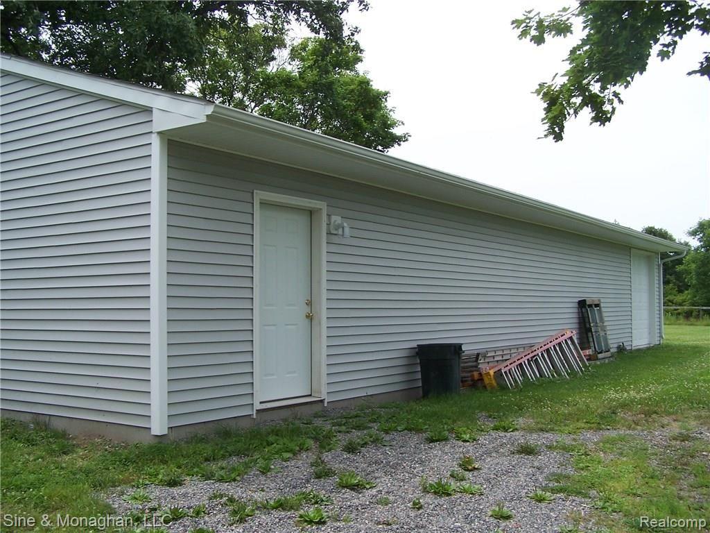 1812 North River Road St. Clair, MI 48079 - Photo 14 of 16 14 - pole barn.JPG