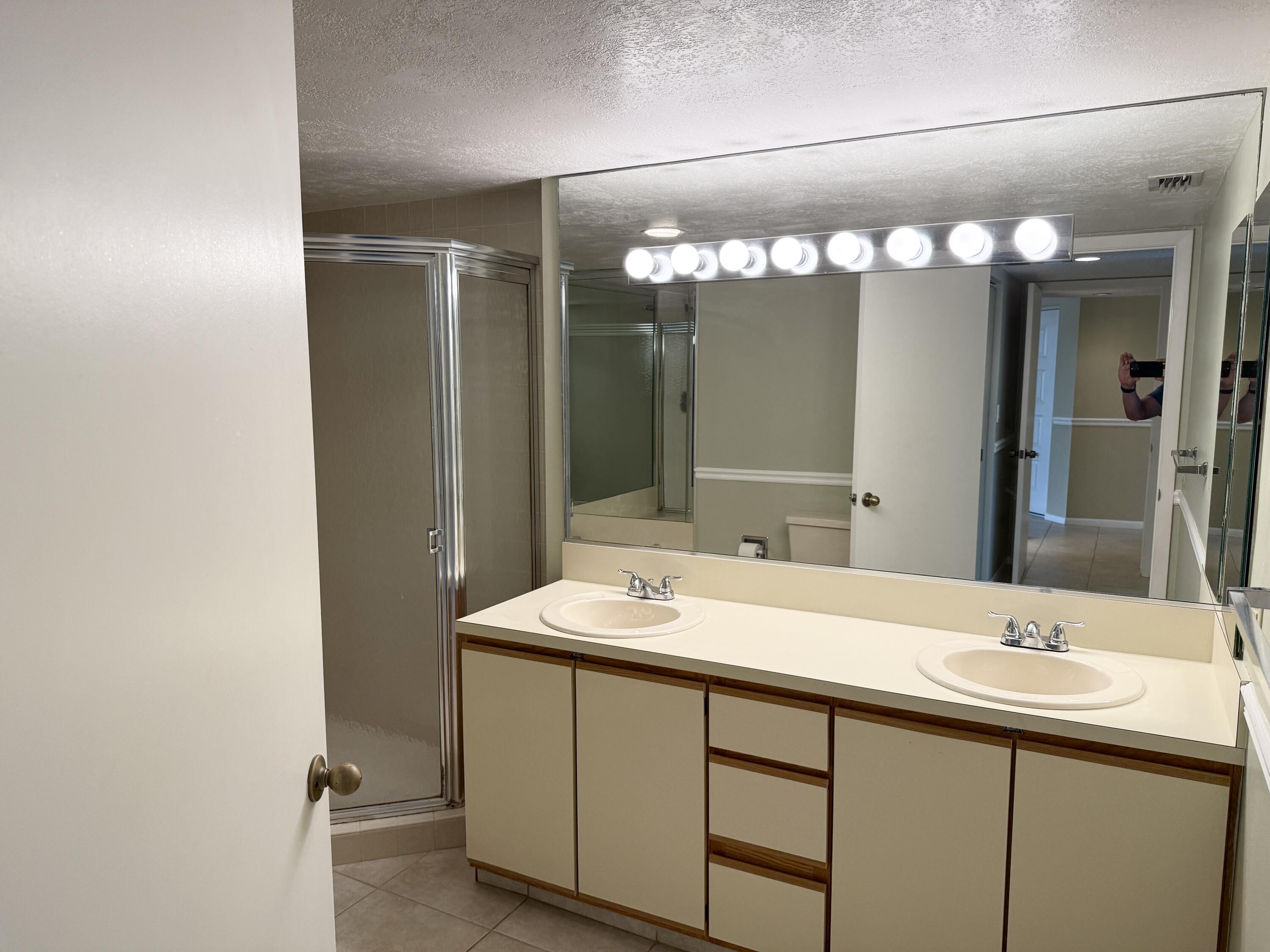 104 Half Moon Circle, Unit B2 Hypoluxo, FL 33462 - Photo 17 of 26 PRIMARY BATHROOM