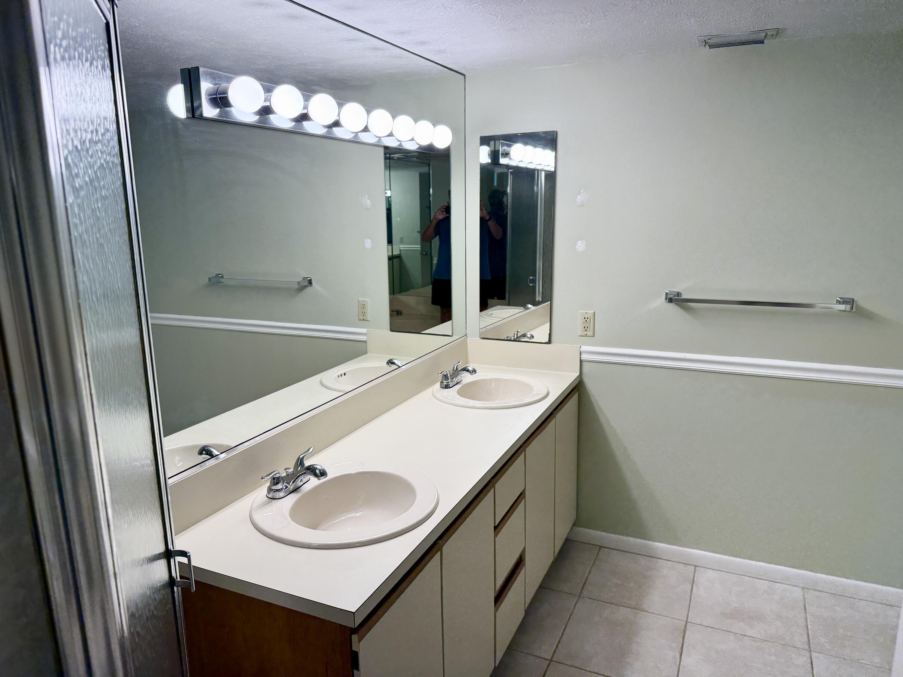104 Half Moon Circle, Unit B2 Hypoluxo, FL 33462 - Photo 18 of 26 PRIMARY BATHROOM