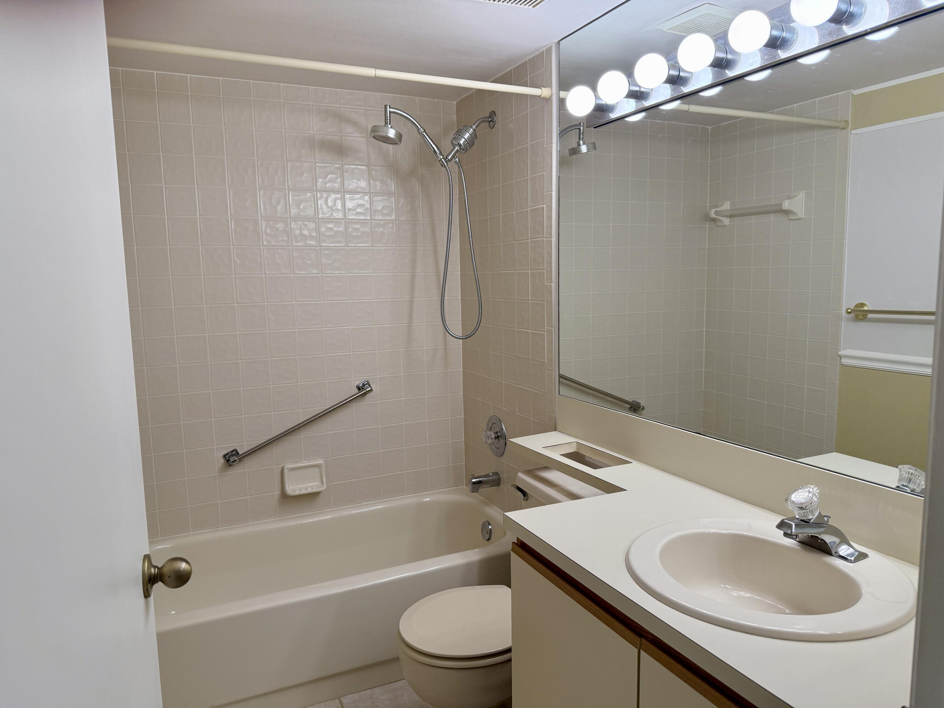 104 Half Moon Circle, Unit B2 Hypoluxo, FL 33462 - Photo 23 of 26 2ND BATHROOM